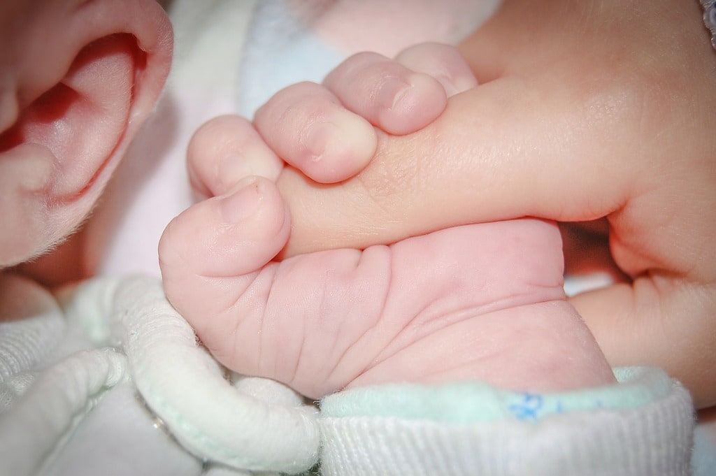 Comprendre les pleurs et les besoins de bébé